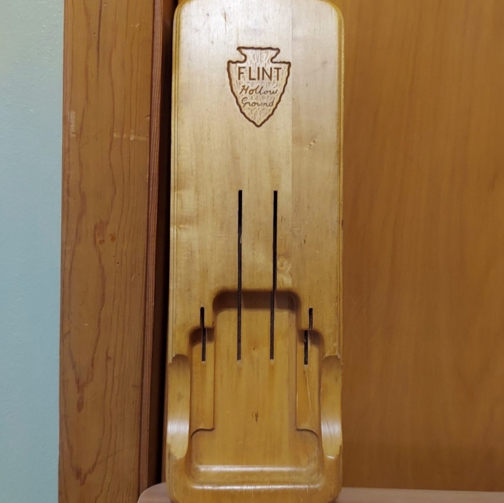 Flint Hollow Ground Real Wood Wall Mount, 4 Knife Holder